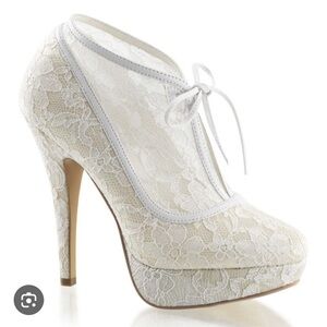 Fabulicious Lolita Ivory Lace heeled boots size 8.5